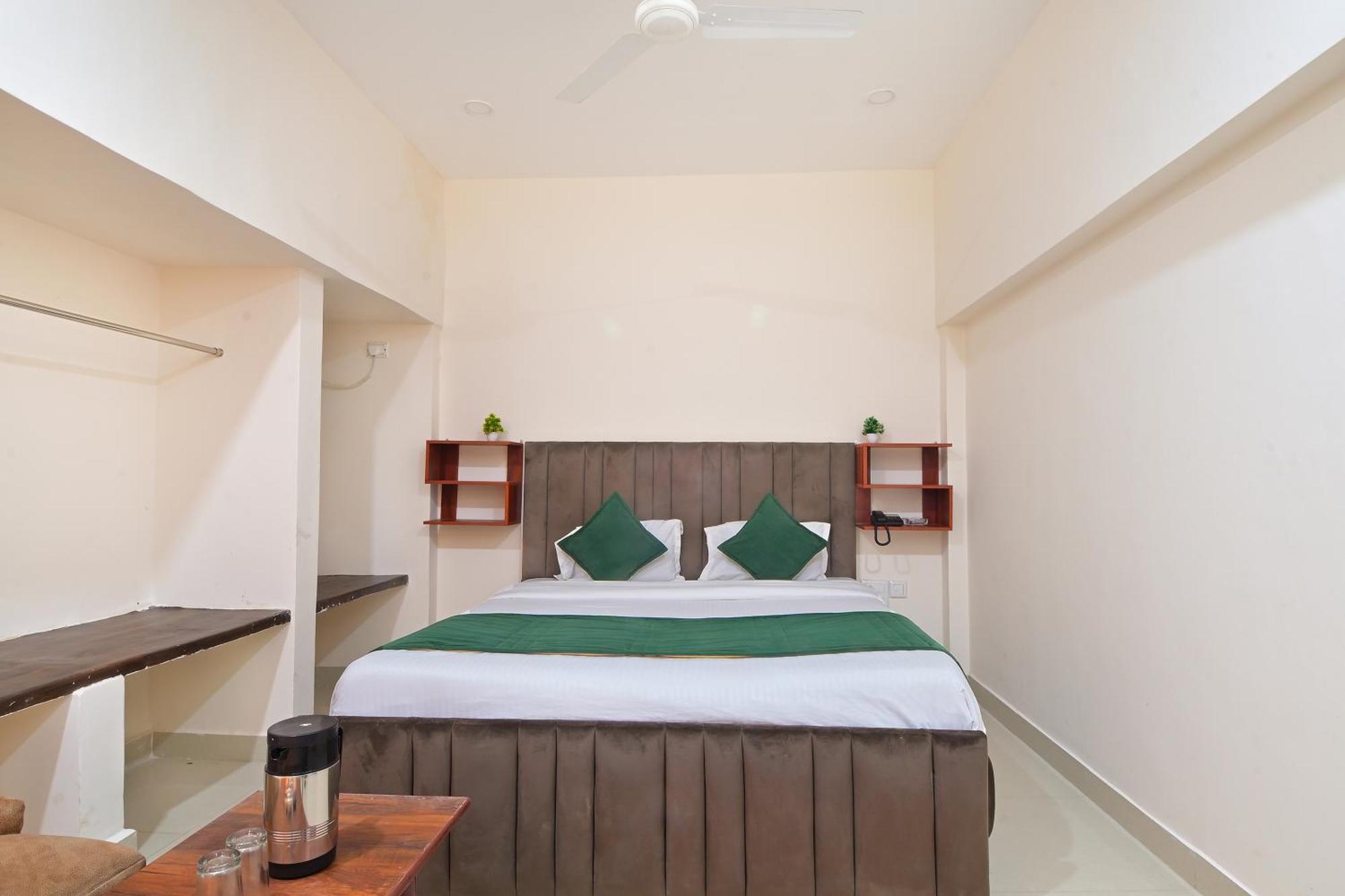 Chowdhry Tourist Lodge - New Delhi Railway Station - 2 Minutes Walk Exterior foto