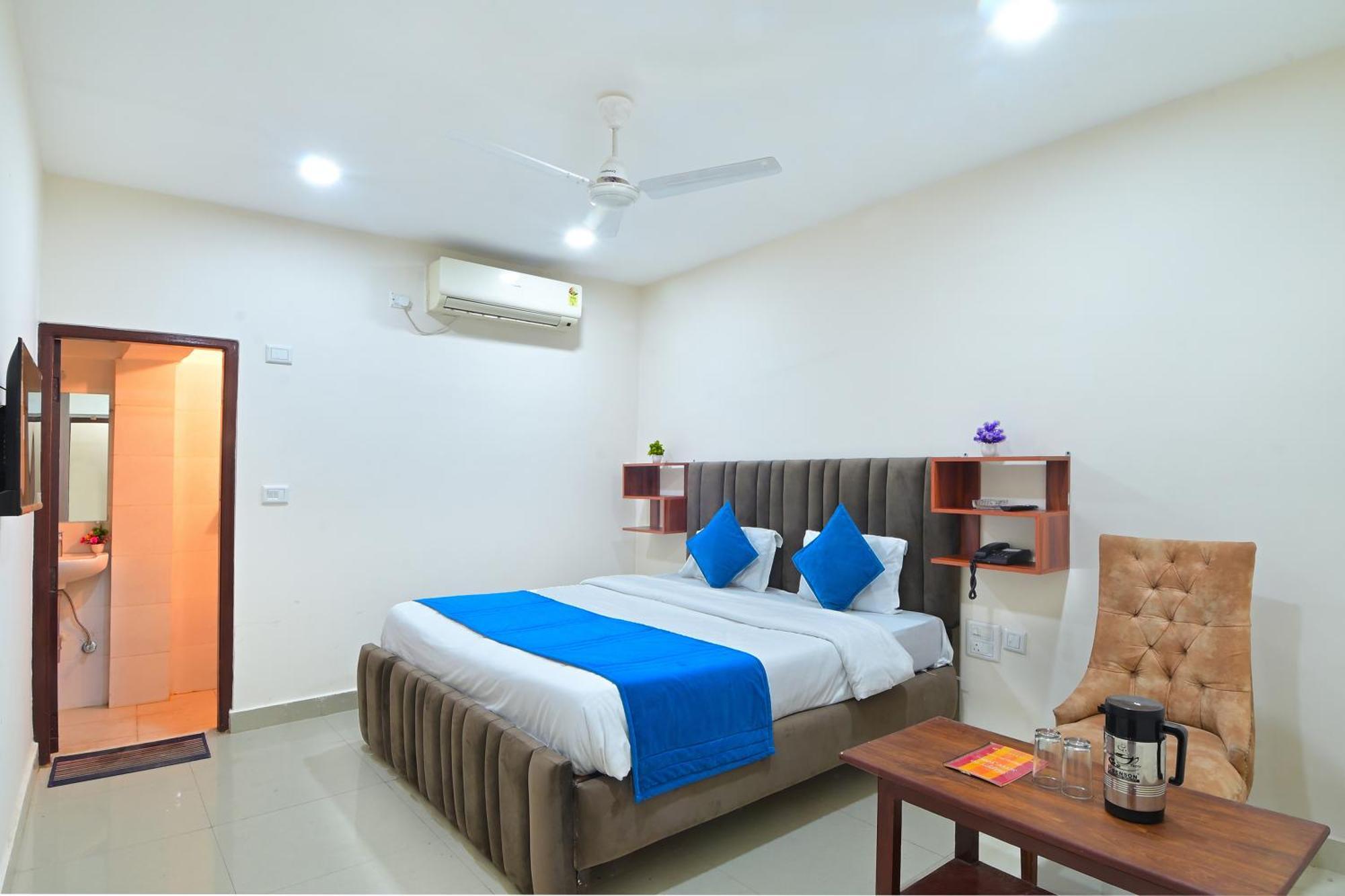 Chowdhry Tourist Lodge - New Delhi Railway Station - 2 Minutes Walk Exterior foto
