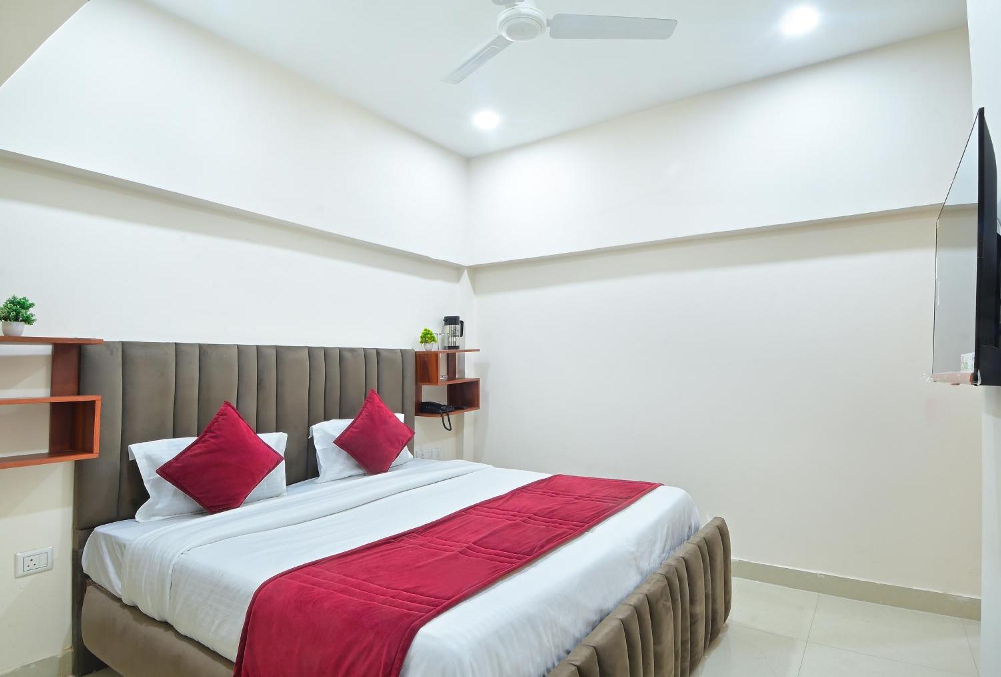 Chowdhry Tourist Lodge - New Delhi Railway Station - 2 Minutes Walk Exterior foto