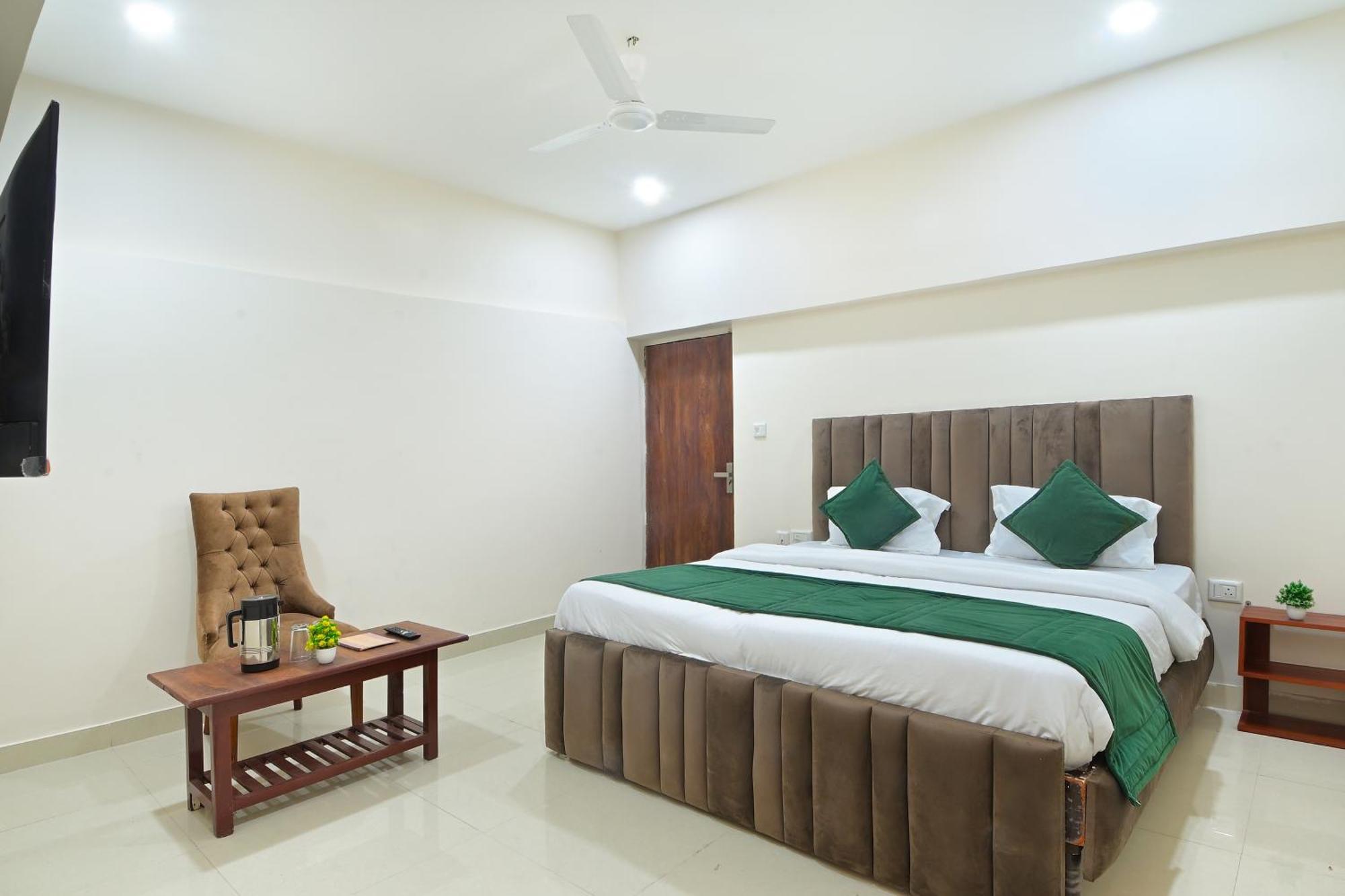Chowdhry Tourist Lodge - New Delhi Railway Station - 2 Minutes Walk Exterior foto